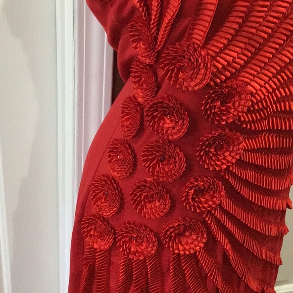 Lauren Mitchell’s Red Dress - Picture 2 of 6